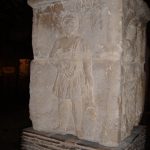 A bearded man in a short tunic over one shoulder, with tongs in his left hand by his side and a hammer in his right held mid-torso. VOLCANUS inscribed above.